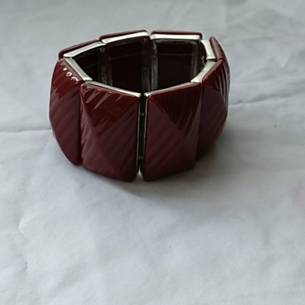 Red Rectangular Stretch Bracelet - image 3